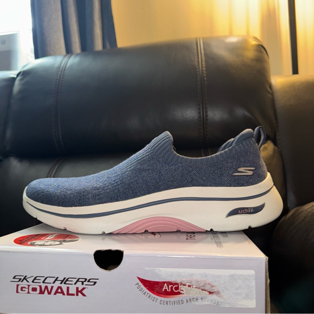 Skechers Women's Go Walk Arch Fit 2.0 Eliza Sneaker Size 12 New In The Box - Picture 5 of 6